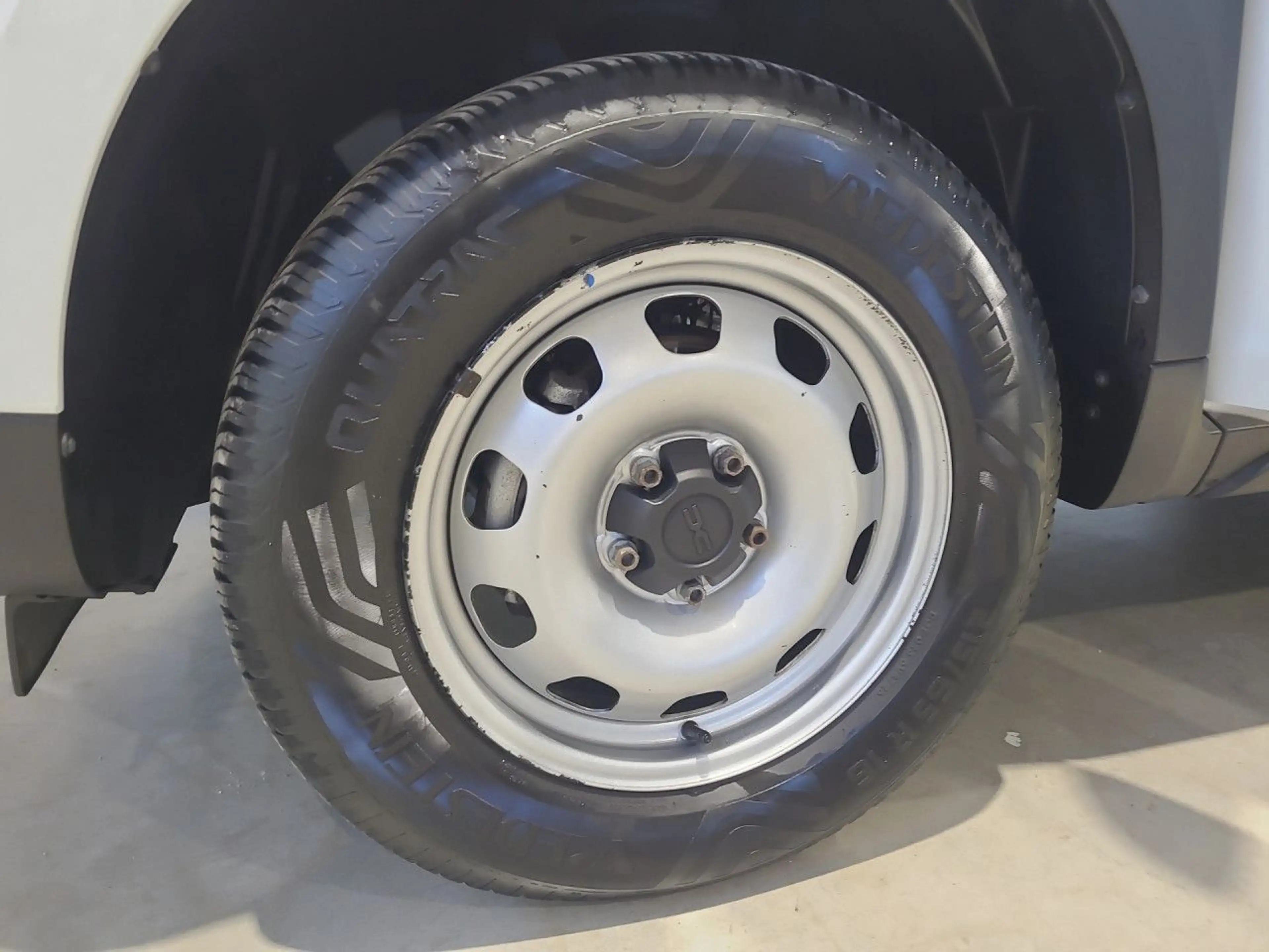 Dacia Duster Essential Bluetooth LED el. Fenster — photo 18