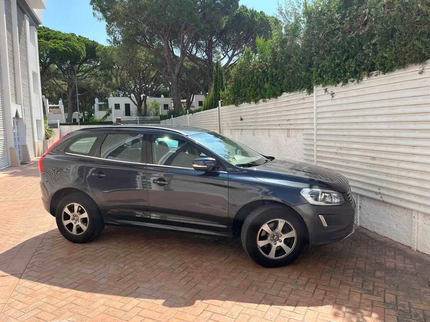 Volvo XC60 XC60 D3 Momentum Momentum Gris - 1