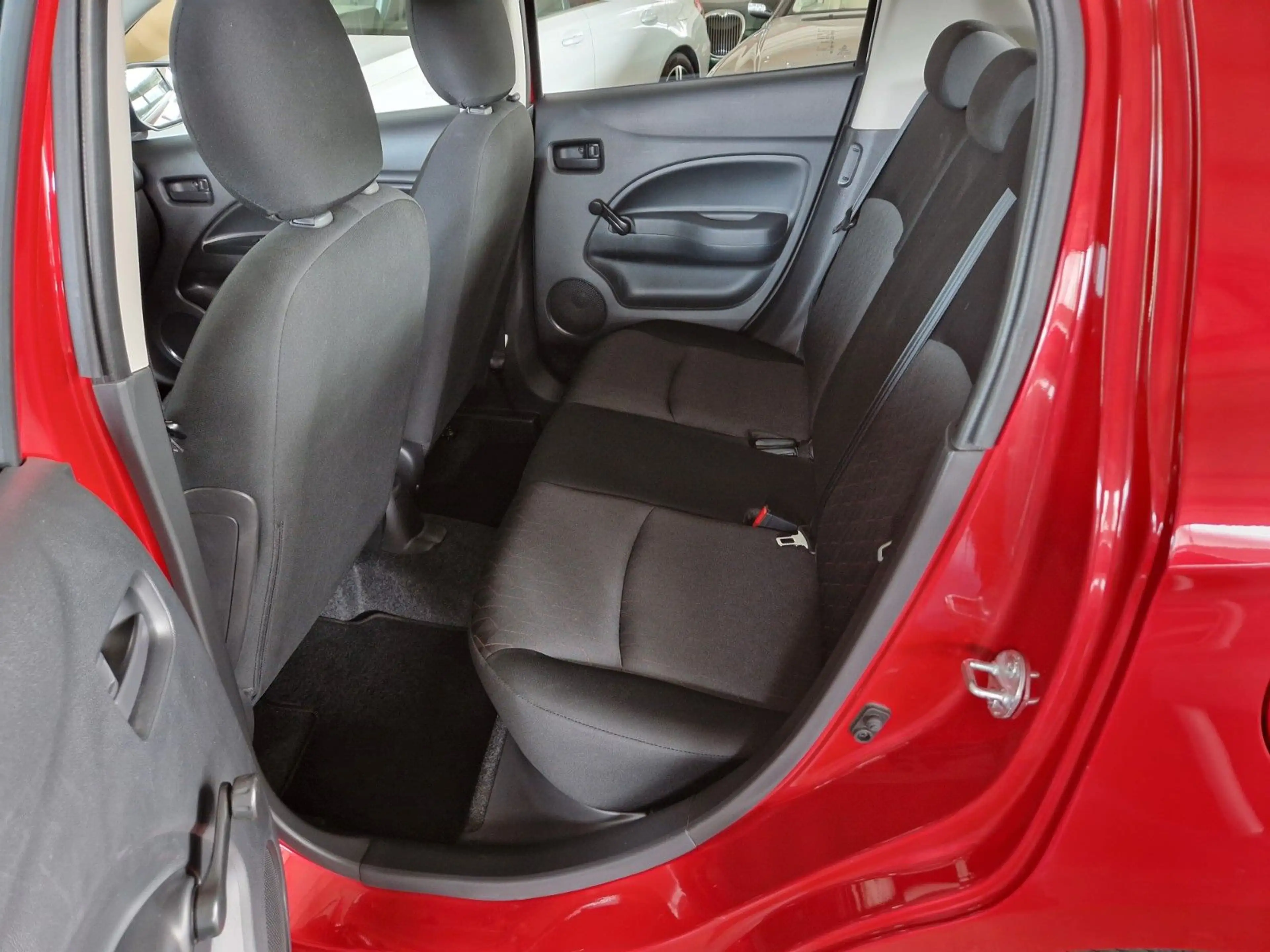 Mitsubishi Space Star Select — photo 10