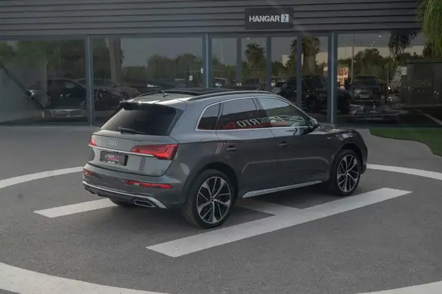 Audi Q5 view 6