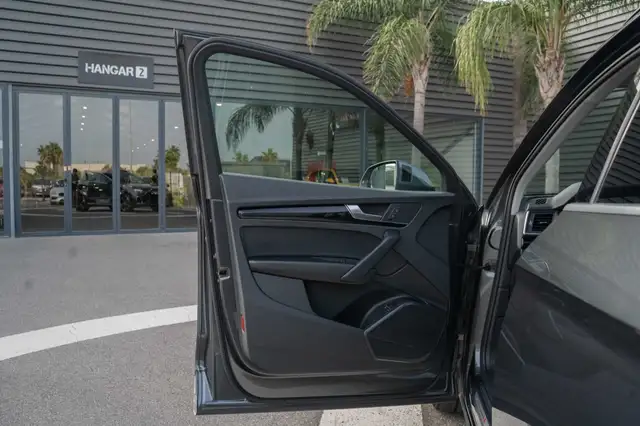 Audi Q5 view 7