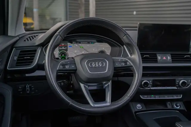 Audi Q5 view 8