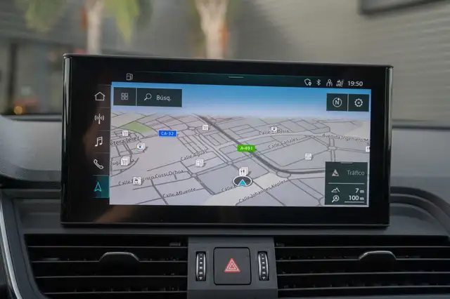 Audi Q5 view 10