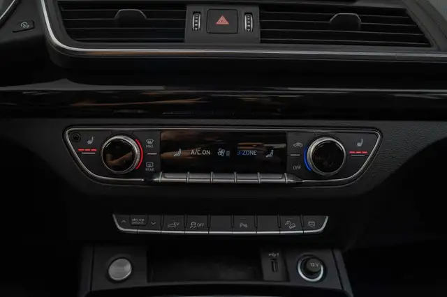 Audi Q5 view 13