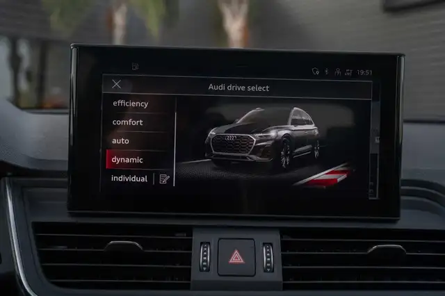 Audi Q5 view 12