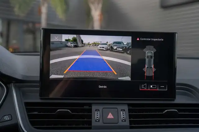Audi Q5 view 11