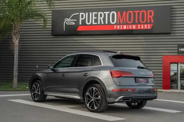 Audi Q5 view 4