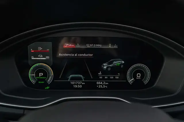 Audi Q5 view 9