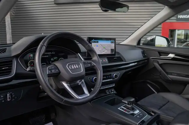 Audi Q5 view 14