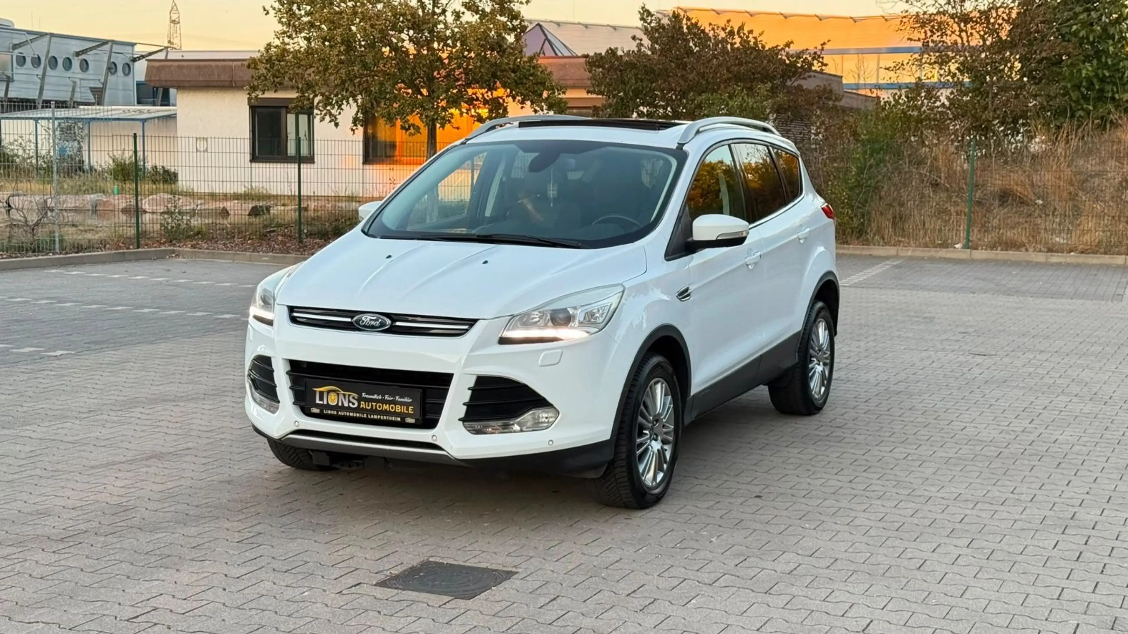 Ford Kuga Titanium/TÜV NEU/PDC/SHZ/ALLWETTER/GARANTIE — photo 4