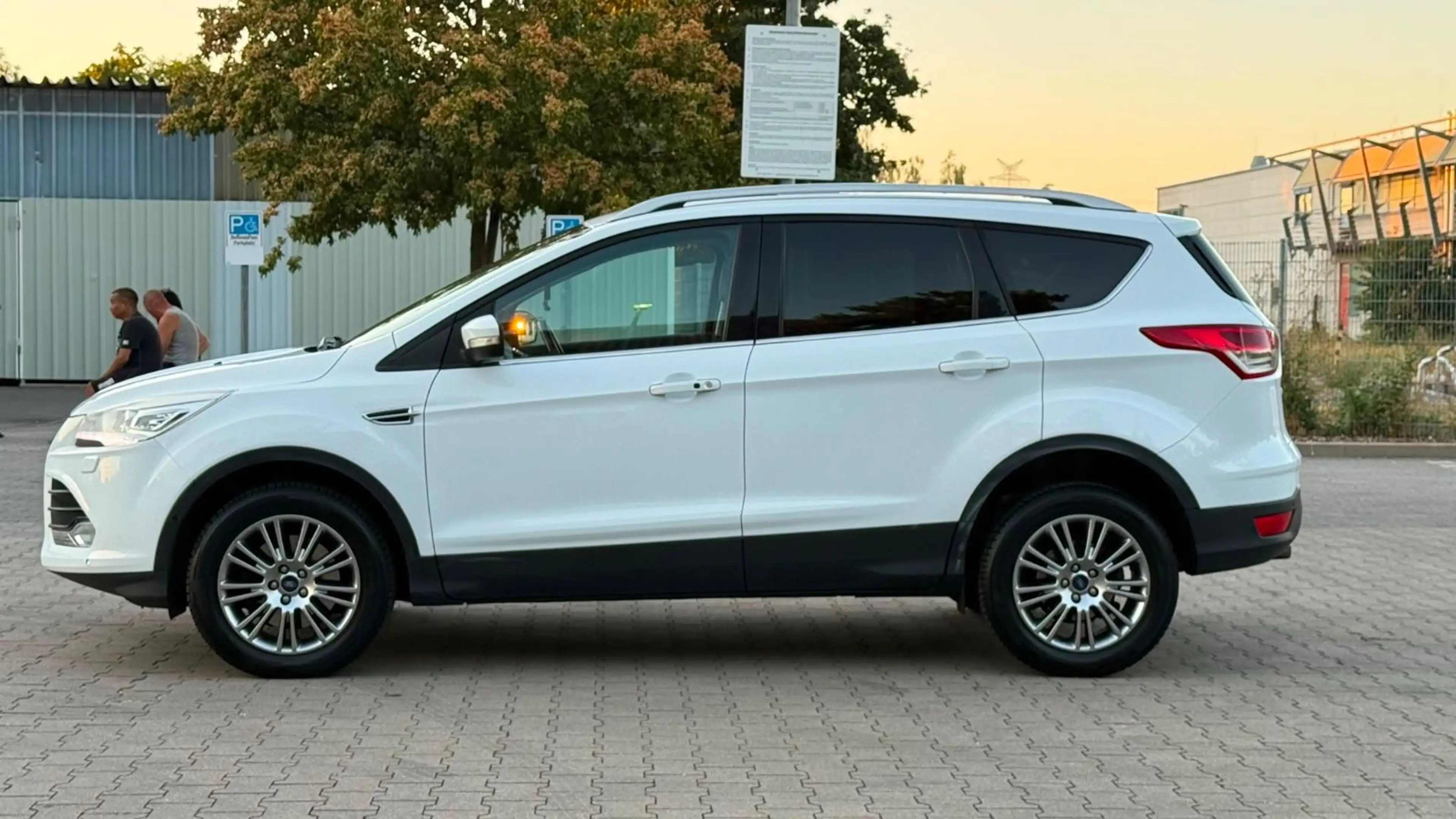 Ford Kuga Titanium/TÜV NEU/PDC/SHZ/ALLWETTER/GARANTIE — photo 6