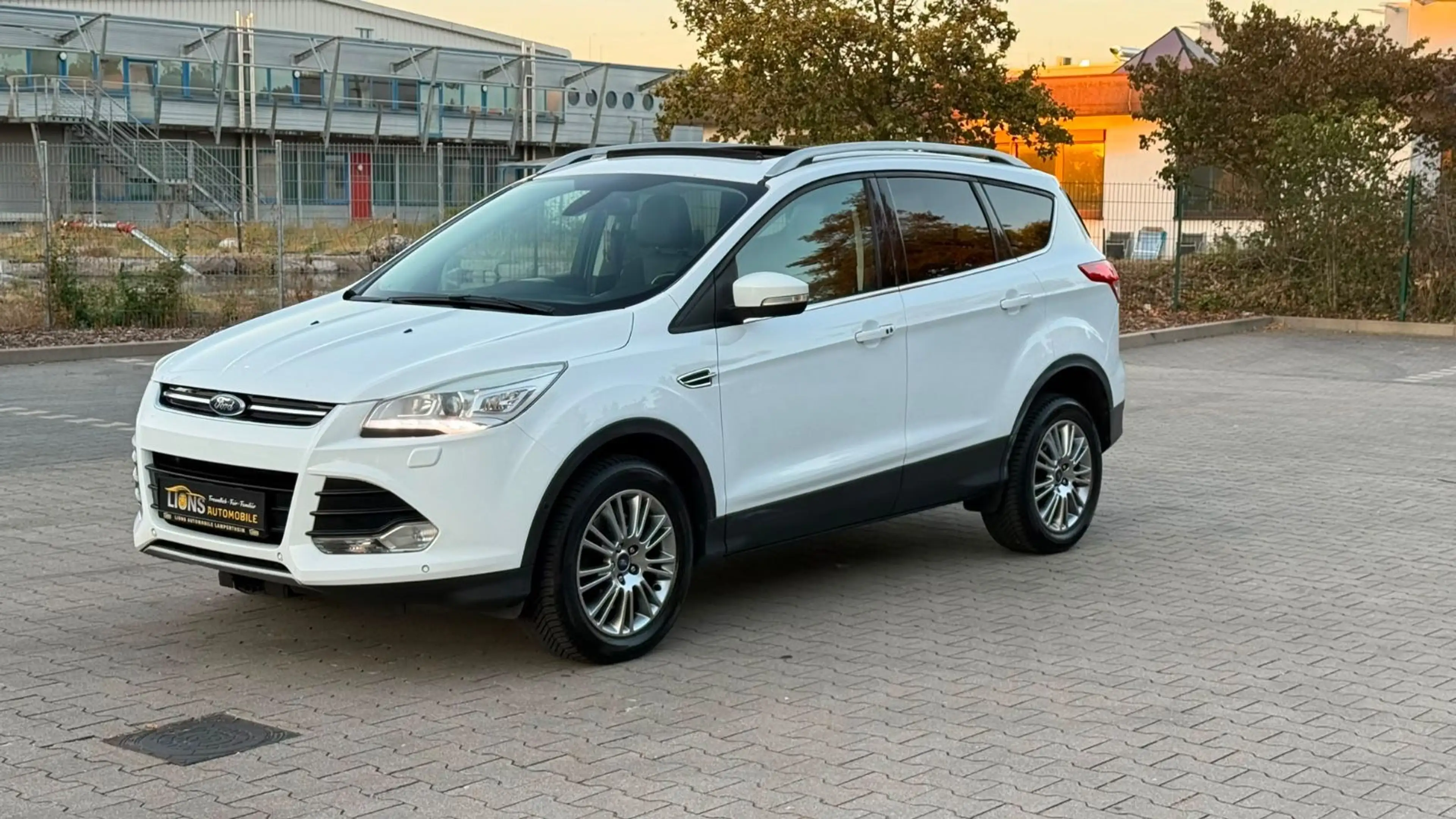 Ford Kuga Titanium/TÜV NEU/PDC/SHZ/ALLWETTER/GARANTIE — photo 5