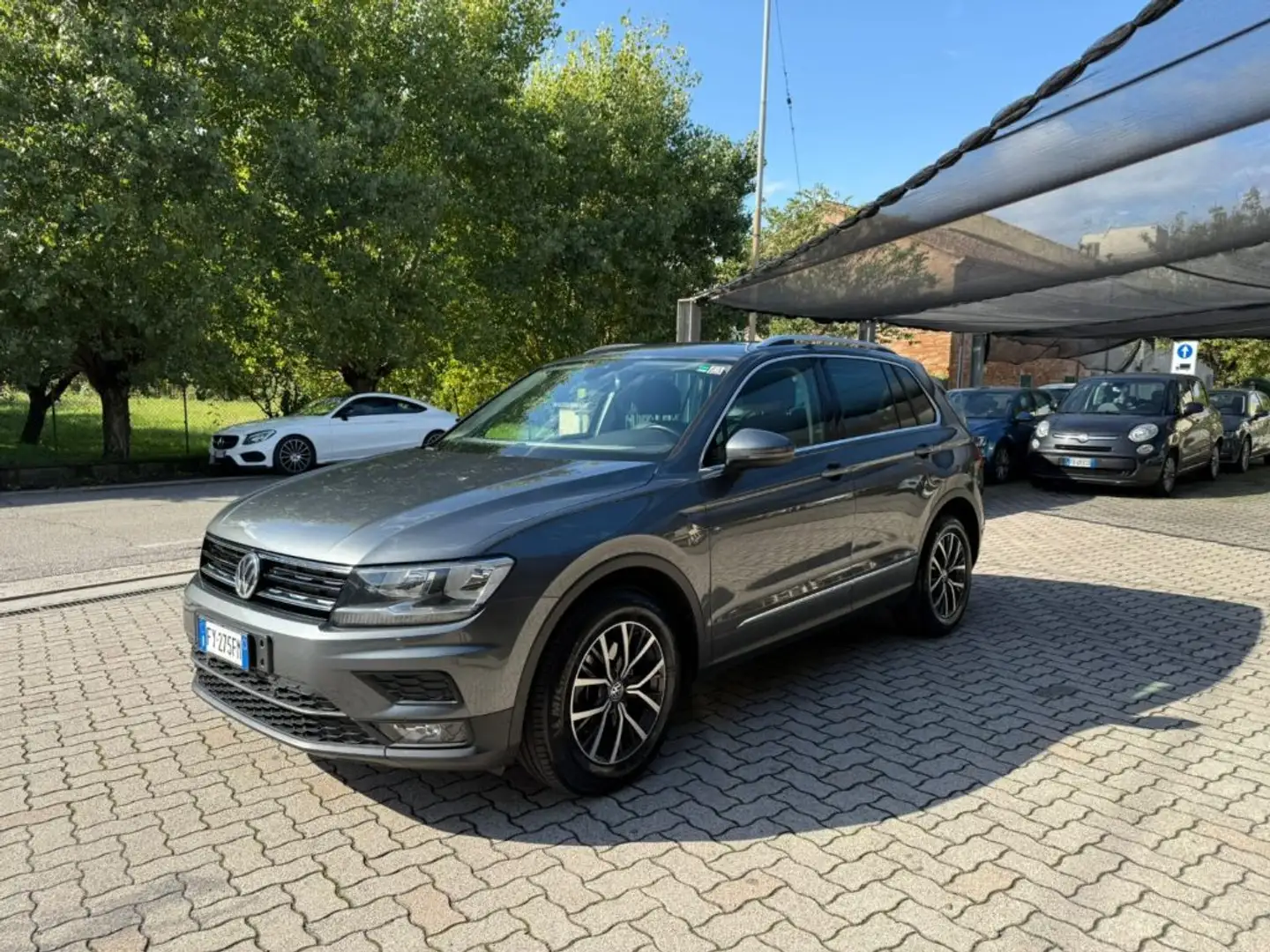 Volkswagen Tiguan 2.0 TDI SCR DSG Business BlueMotion Technology Gris - 2