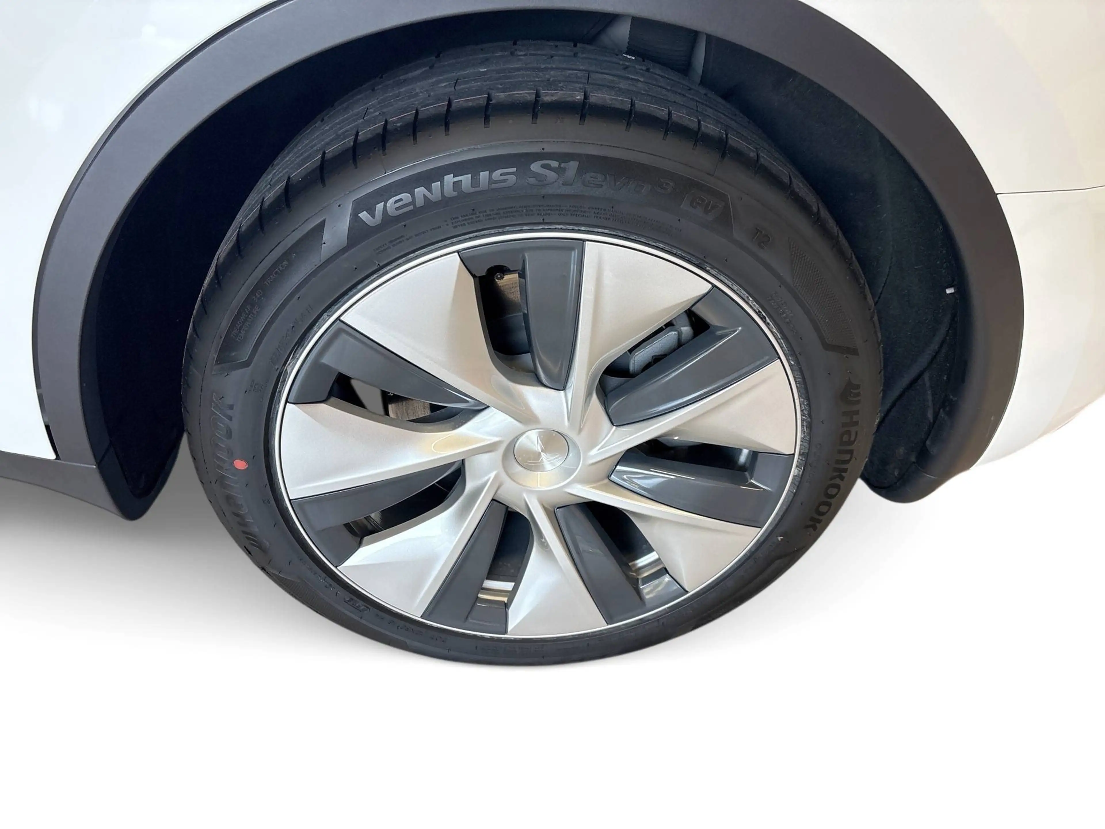 Tesla Model Y RWD/Certified Pre Owned — photo 6
