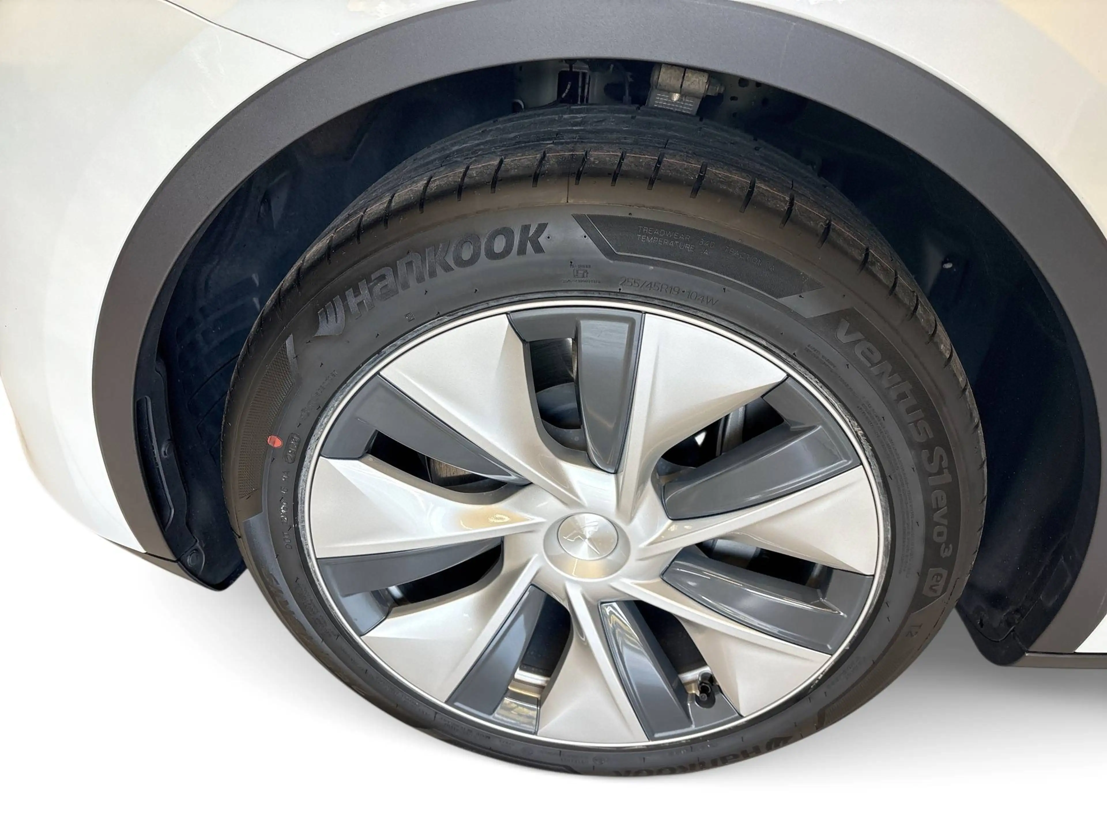 Tesla Model Y RWD/Certified Pre Owned — photo 4