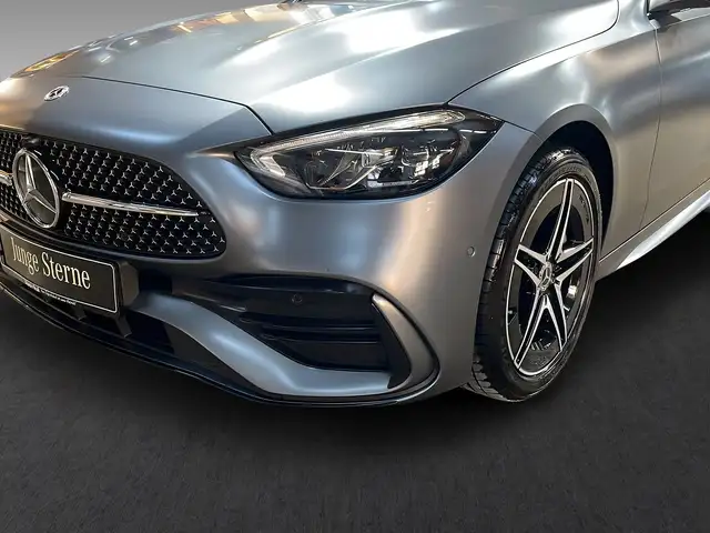 Mercedes-Benz C-Class view 3