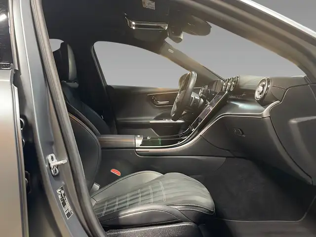 Mercedes-Benz C-Class view 12