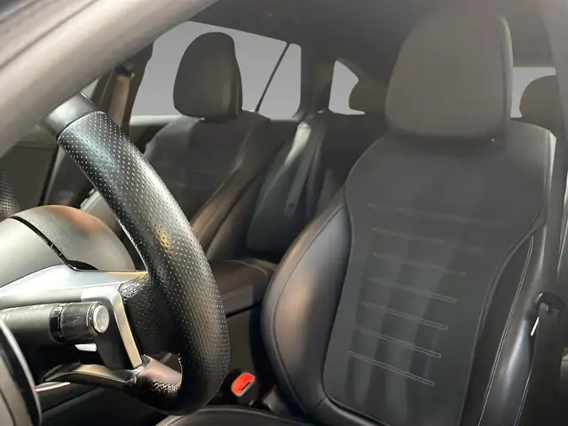 Mercedes-Benz C-Class view 9