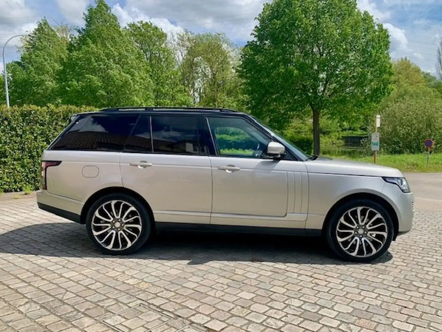 Land Rover Range Rover 3.0 TDV6 Vogue Panorama 22" Alu Full Option Beżowy - 2