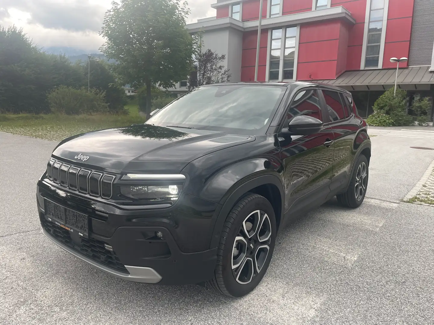 Jeep Avenger 1,2 Summit Mild-Hybrid SUV (DCT) Schwarz - 1