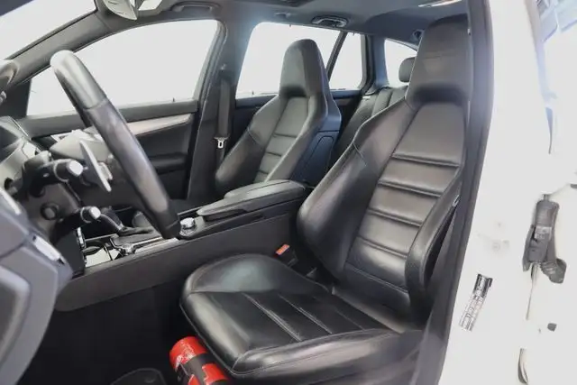 Mercedes-Benz C 63 Amg view 10