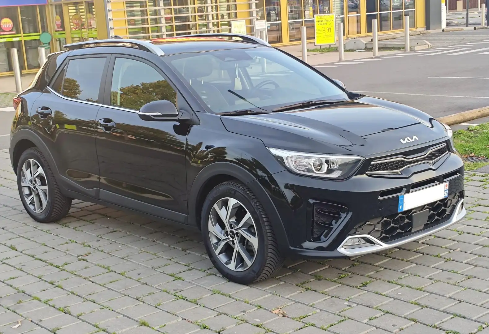 Kia Stonic 1.0 T-GDI 100 GT Line (Phase 2) Noir - 2