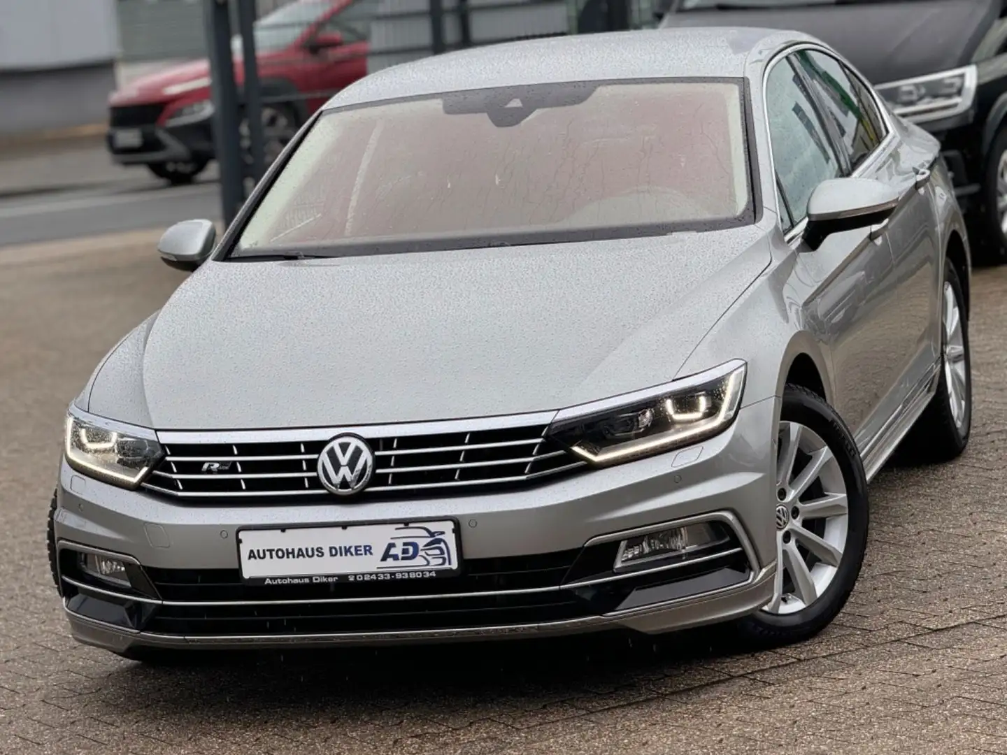 Volkswagen Passat Lim. 2.0 TDI R Line Silber - 1