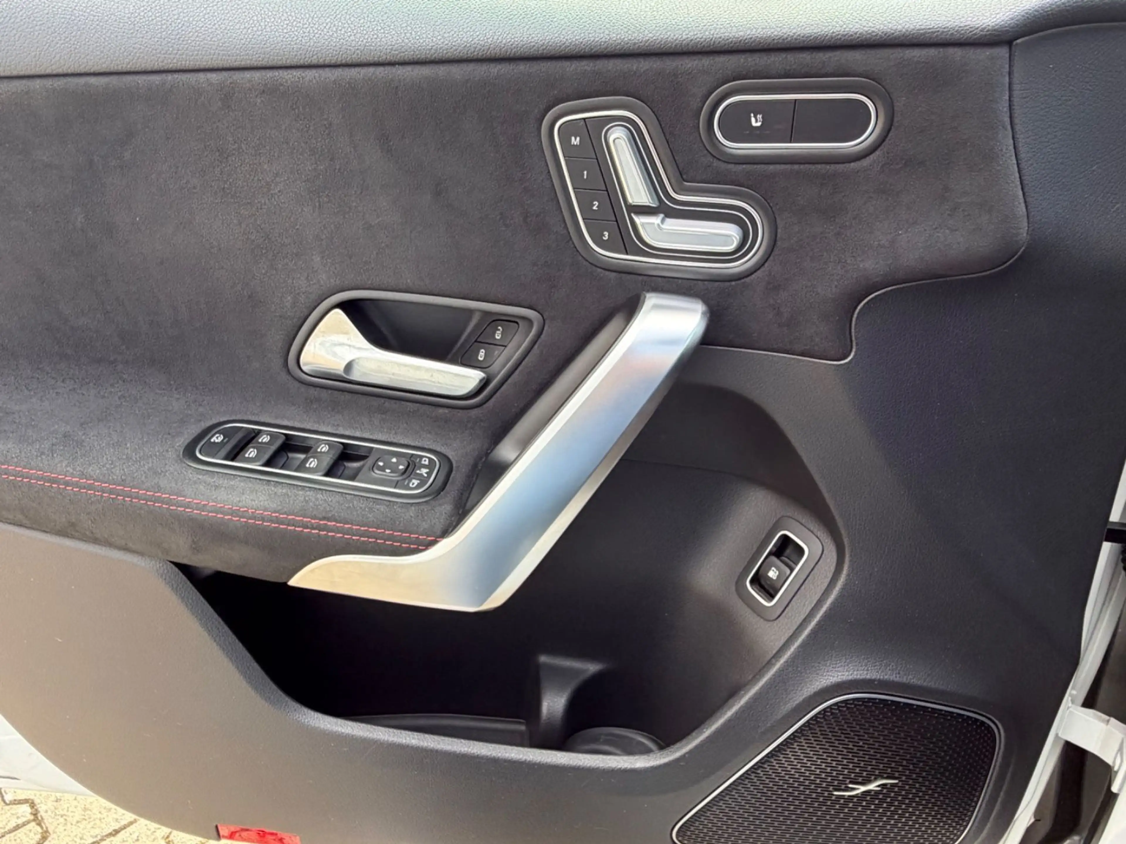 Mercedes-Benz A 250 e AMG Pano Burme Night Memory MBeam ACC — photo 15