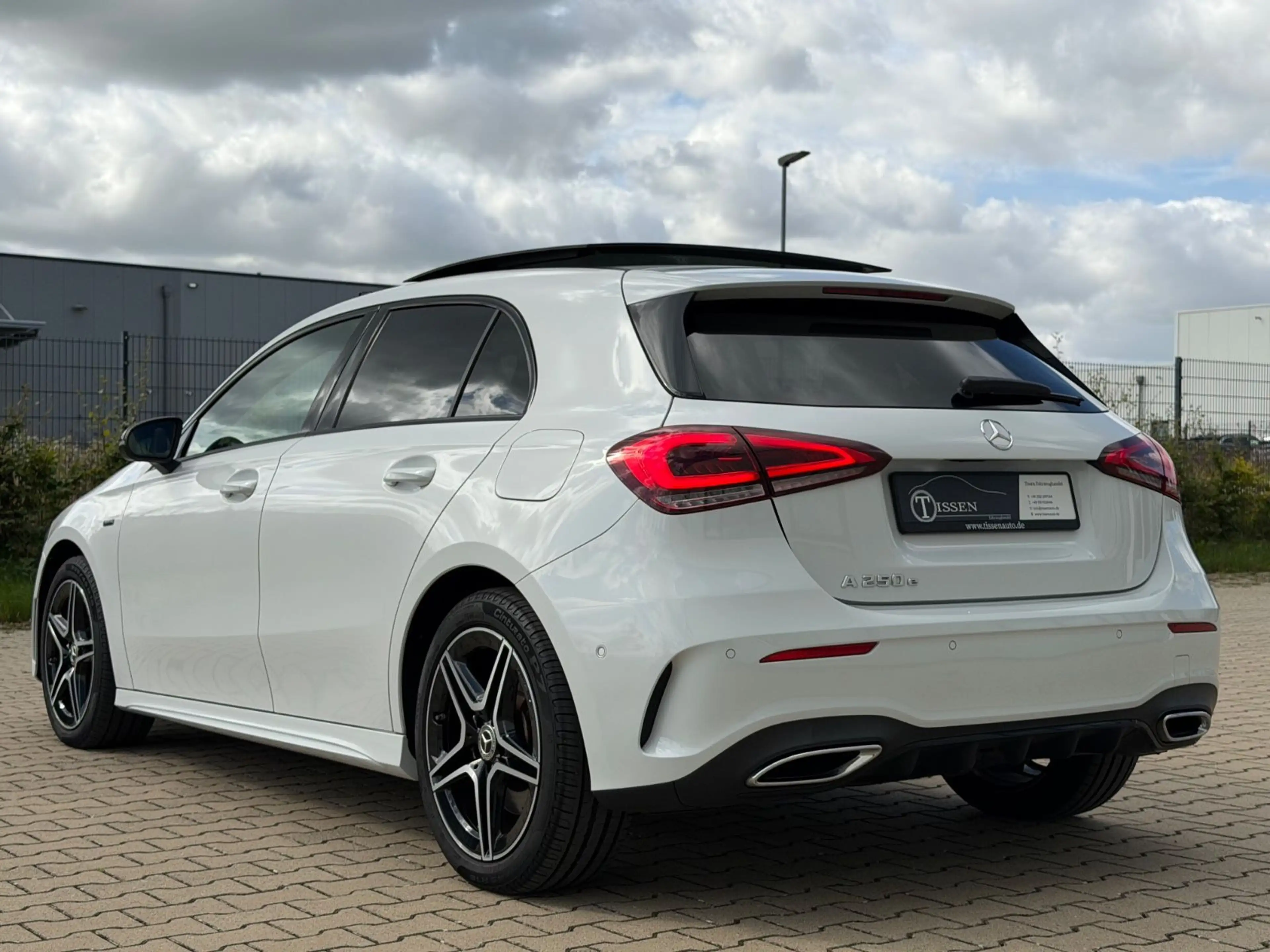 Mercedes-Benz A 250 e AMG Pano Burme Night Memory MBeam ACC — photo 7