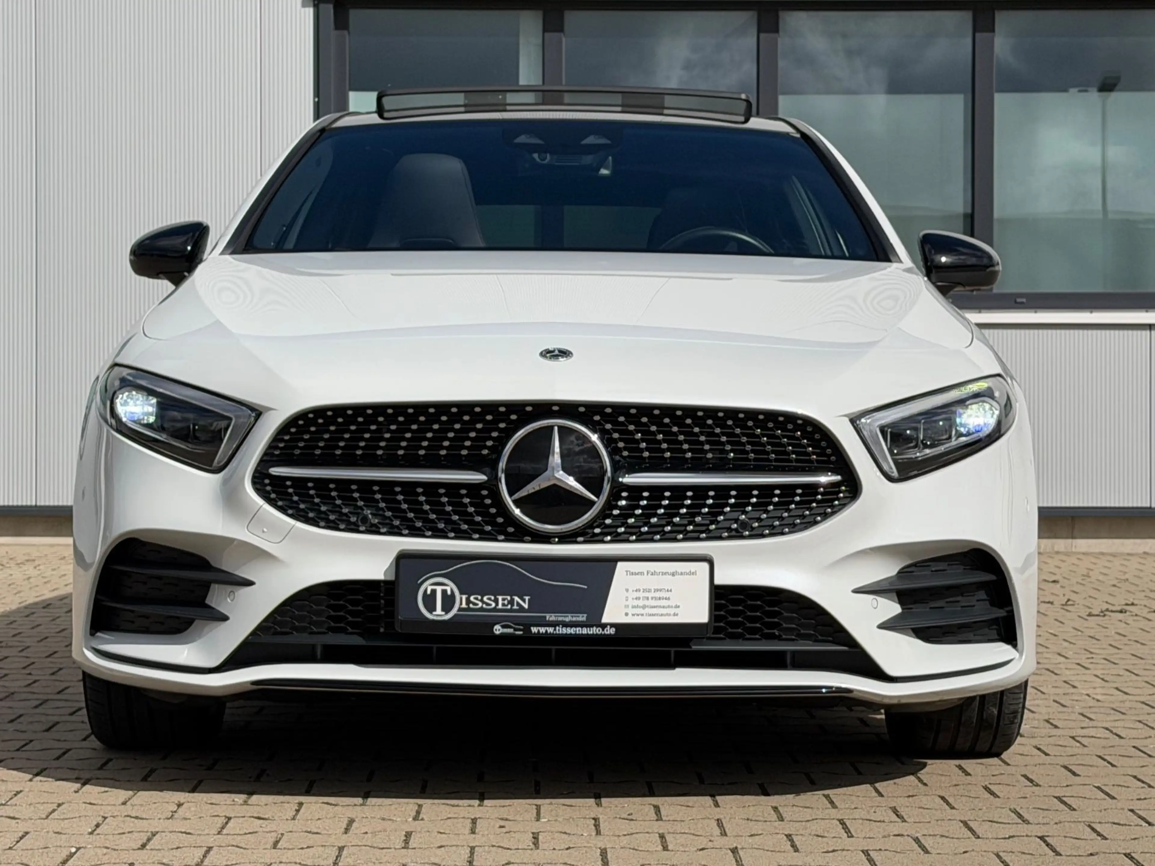 Mercedes-Benz A 250 e AMG Pano Burme Night Memory MBeam ACC — photo 2