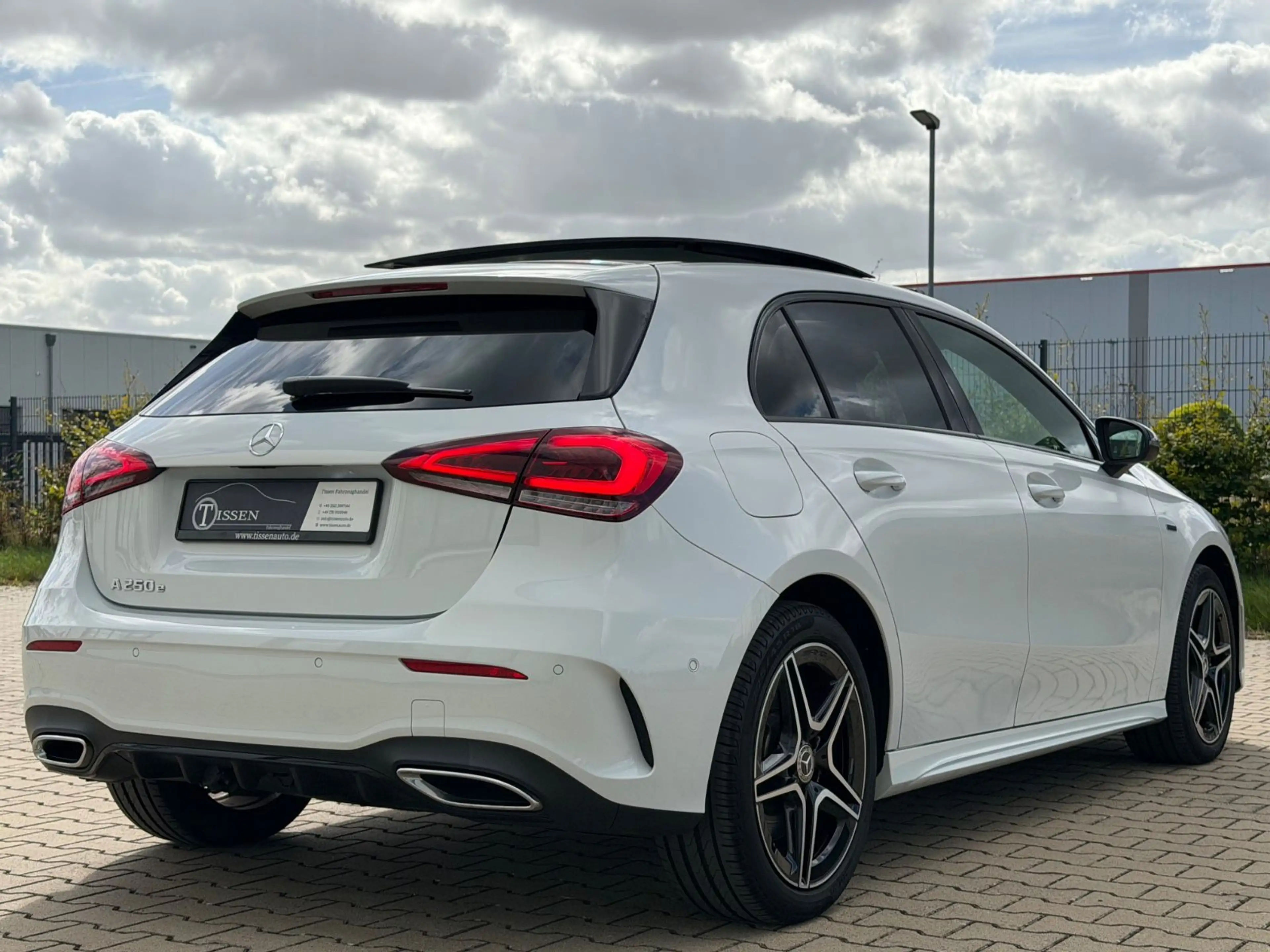 Mercedes-Benz A 250 e AMG Pano Burme Night Memory MBeam ACC — photo 5