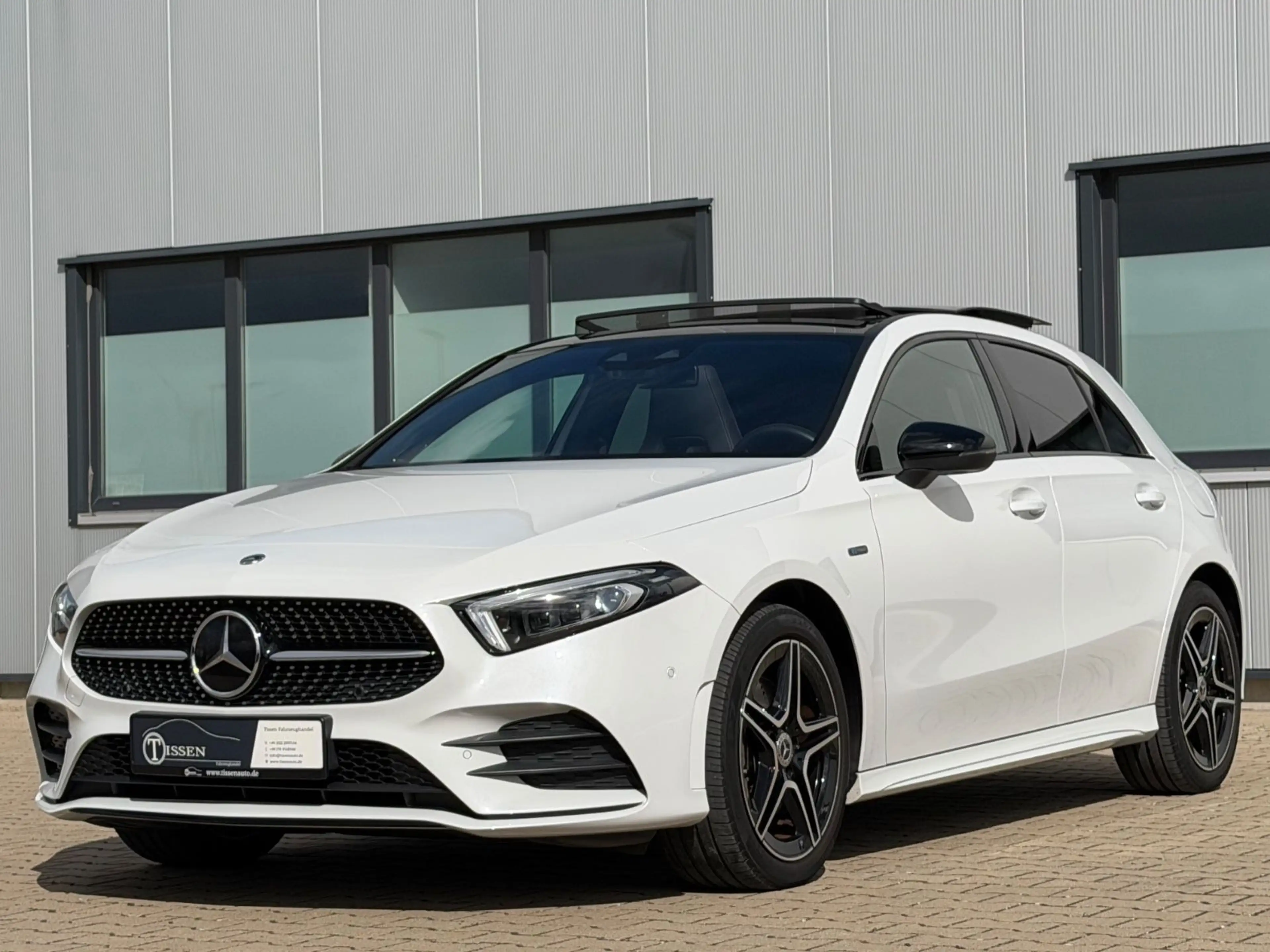 Mercedes-Benz A 250 e AMG Pano Burme Night Memory MBeam ACC