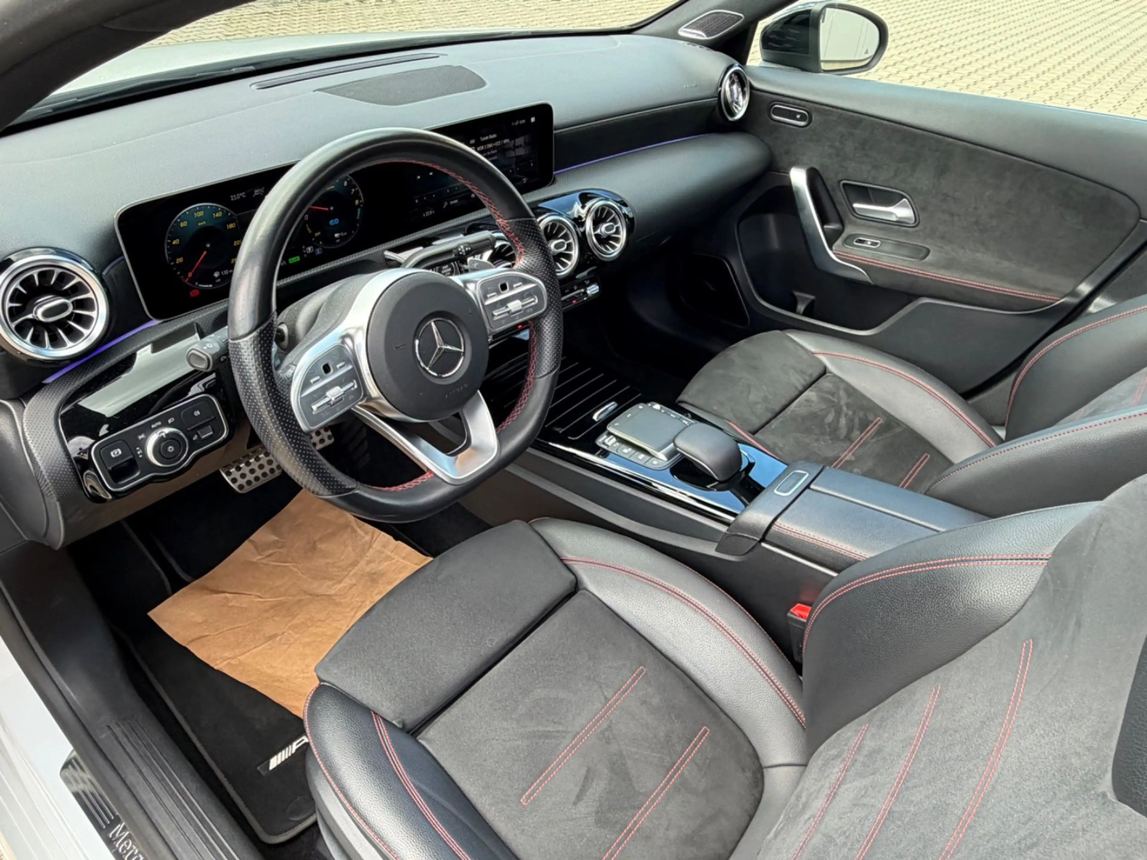 Mercedes-Benz A 250 e AMG Pano Burme Night Memory MBeam ACC — photo 11