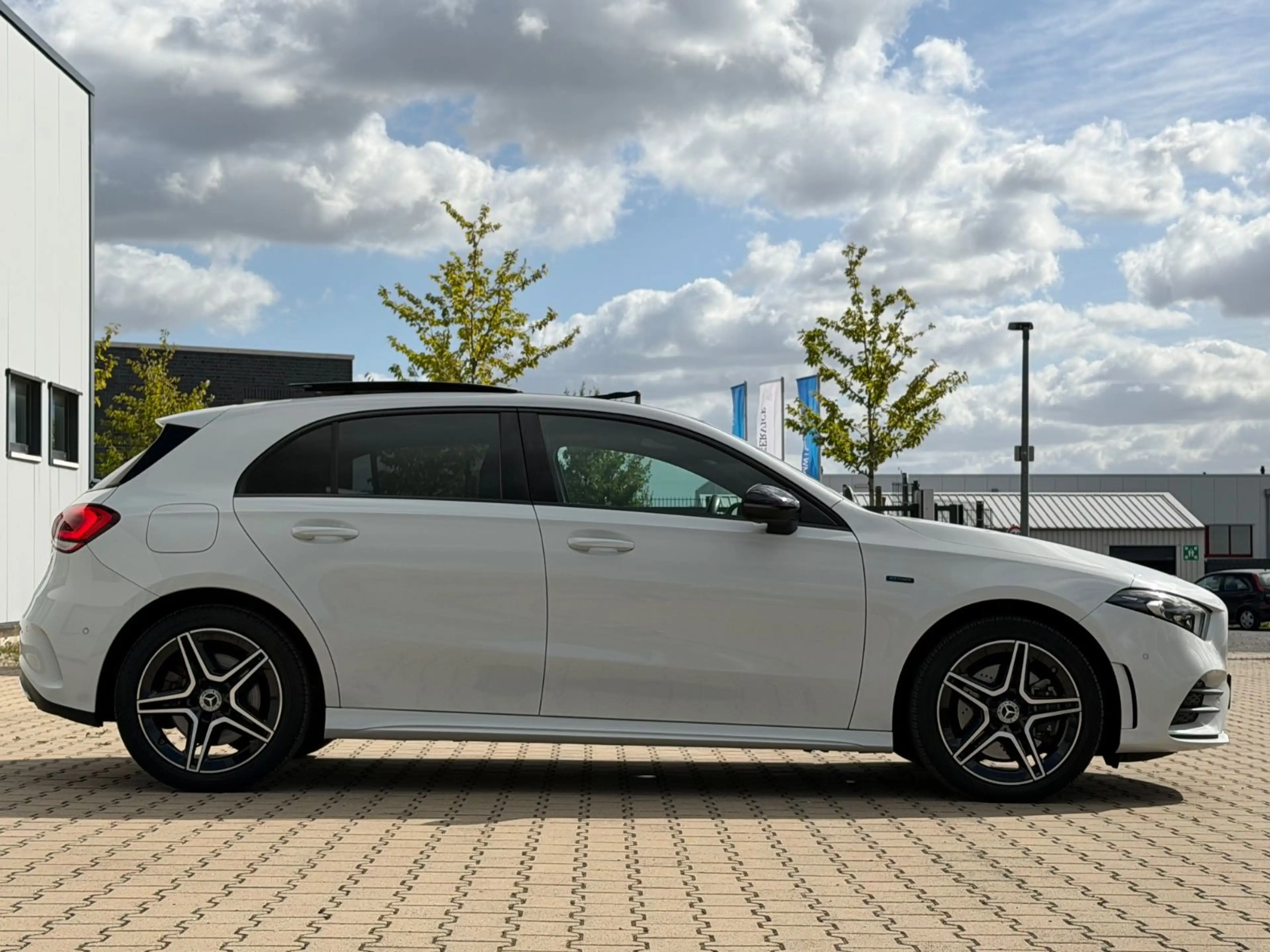 Mercedes-Benz A 250 e AMG Pano Burme Night Memory MBeam ACC — photo 4
