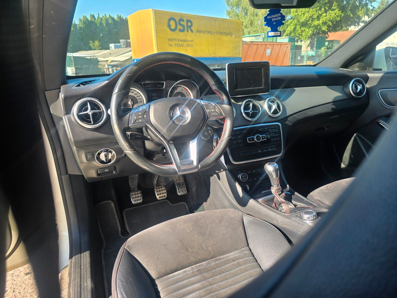 Mercedes-Benz CLA 180 Coupe *AMG-Line*LED*HU 09/2026 — photo 13