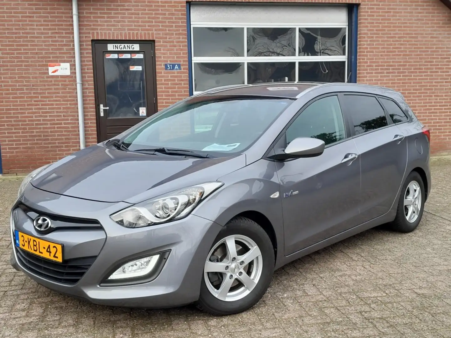 Hyundai i30 1.6 GDI Wagon i-Motion NL-auto Airco Cruise Trekha Gris - 1