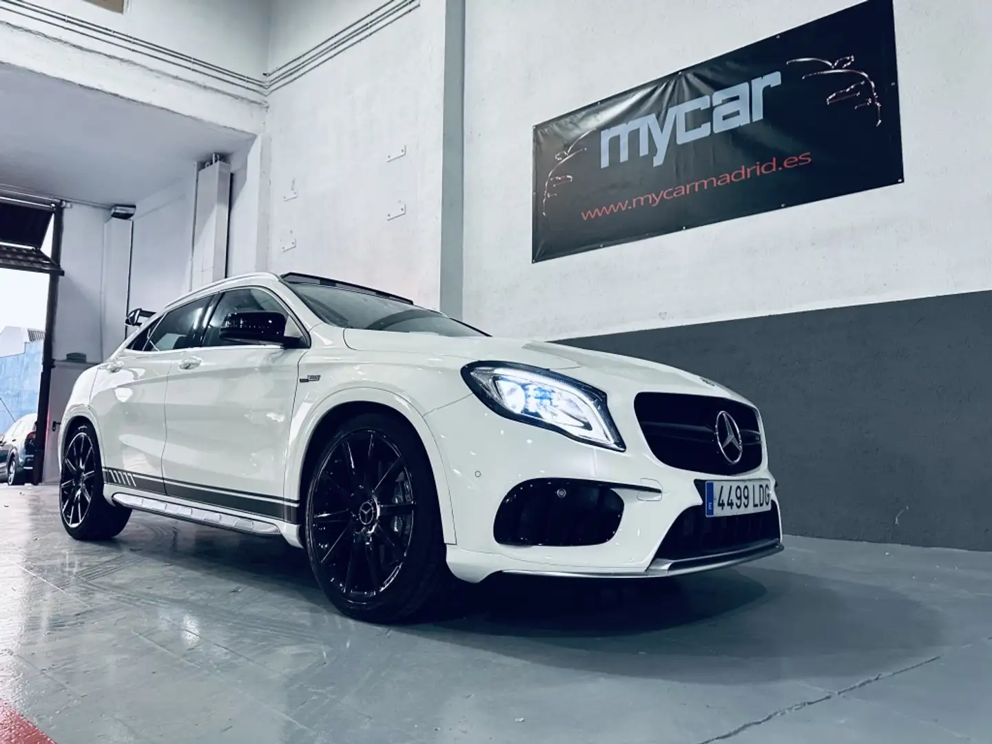 Mercedes-Benz GLA 45 AMG 4Matic 7-DCT Weiß - 1