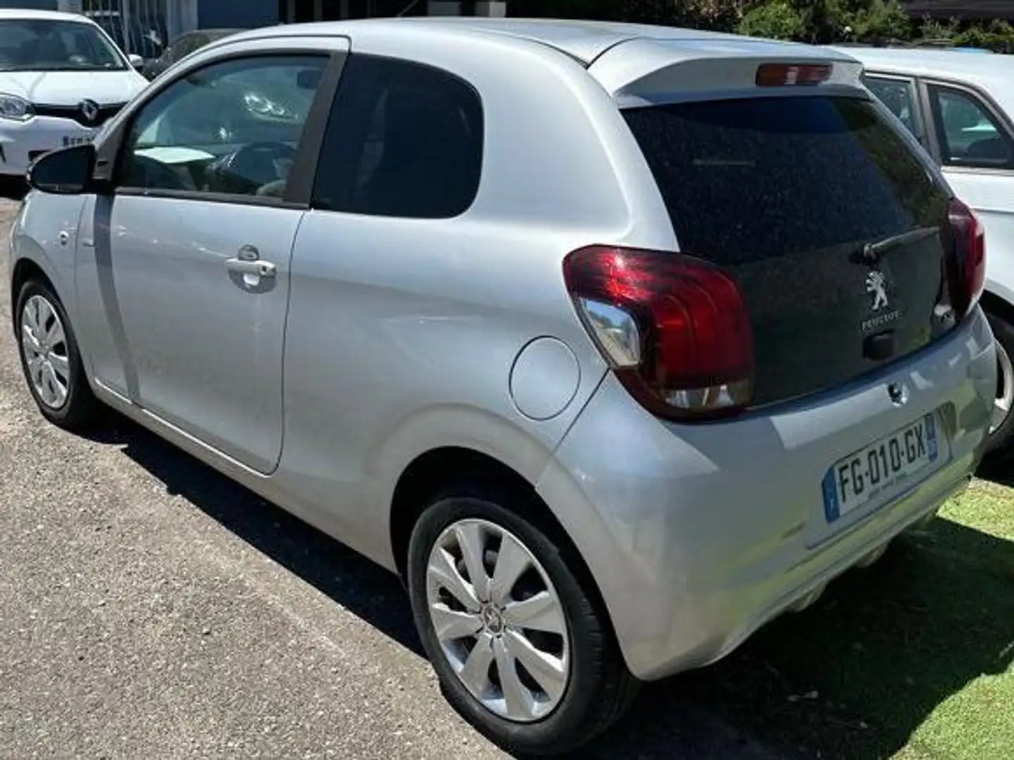 Peugeot 108 VTi 72ch BVM5 Style Stříbrná - 2