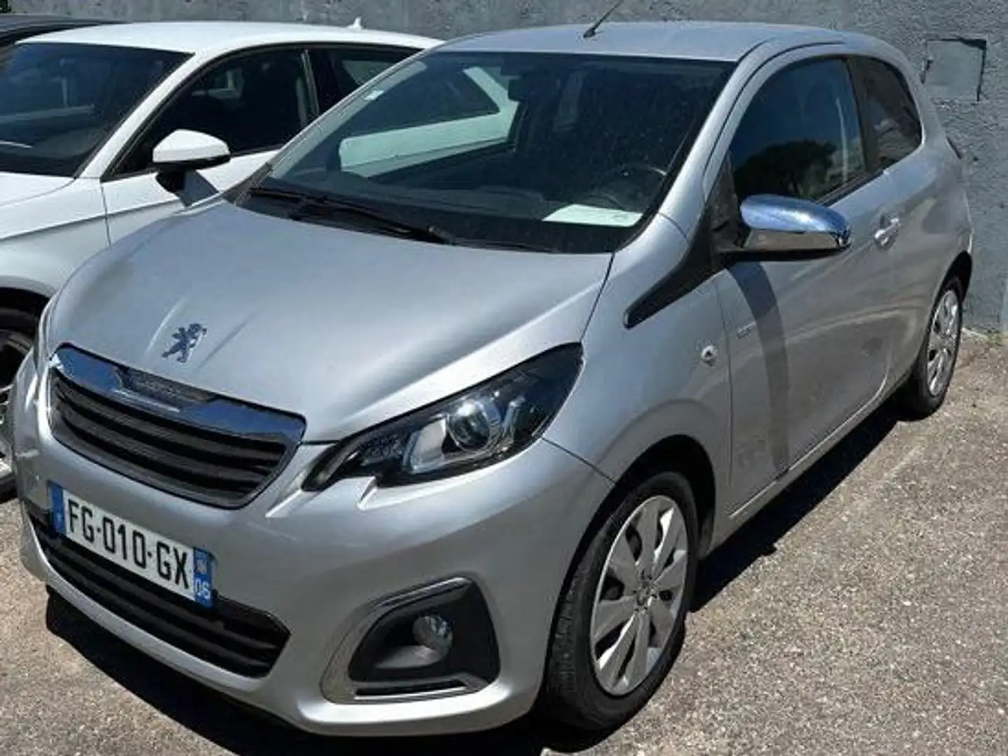 Peugeot 108 VTi 72ch BVM5 Style Stříbrná - 1