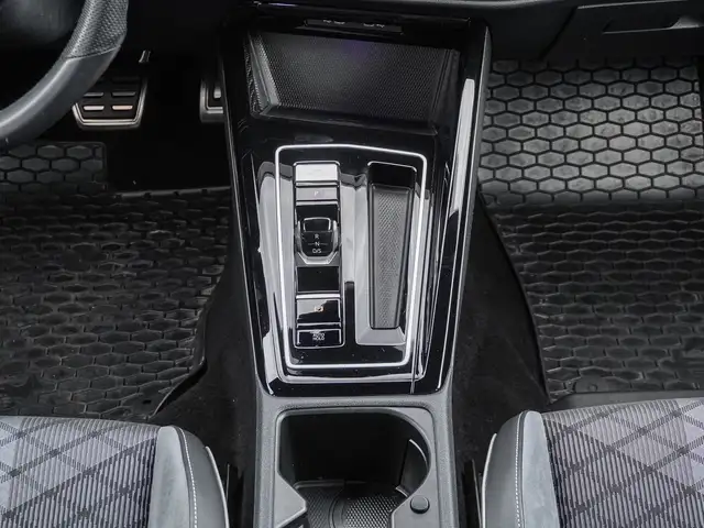 Volkswagen Golf view 13
