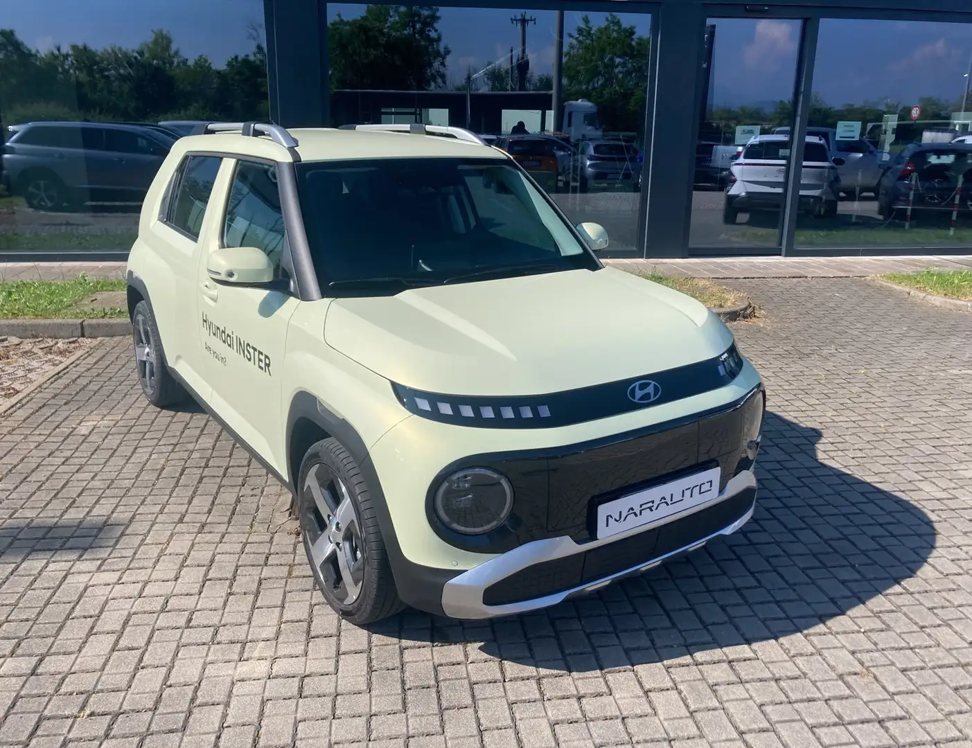 Hyundai Inster 49 kWh XClass Geel - 1