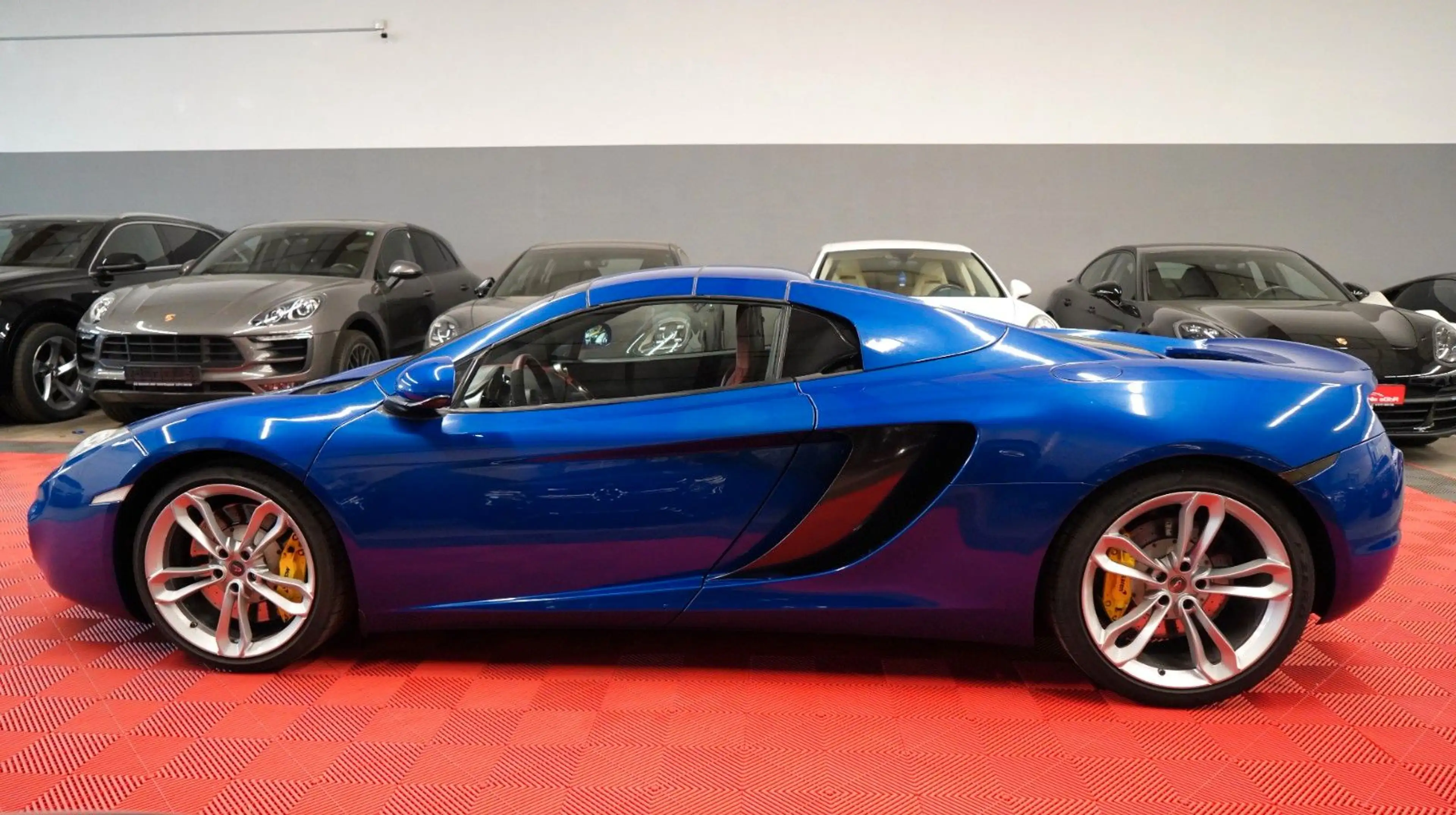 McLaren MP4-12C Spider 3.8 V8 626 PS — photo 10