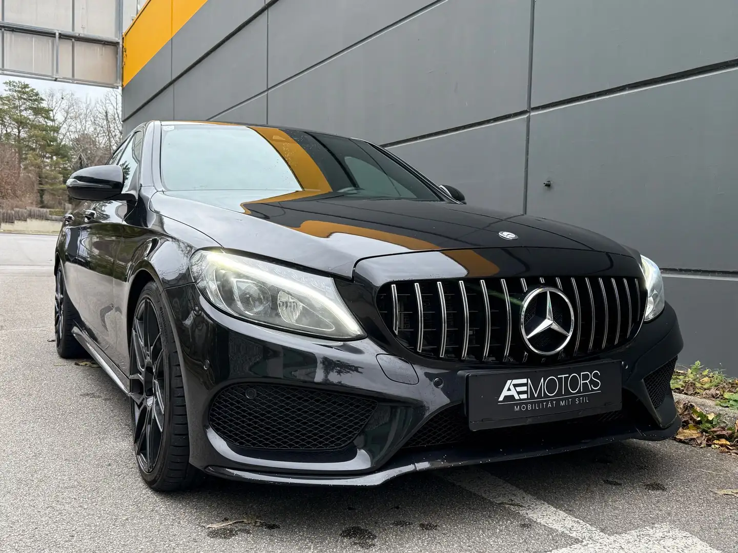 Mercedes-Benz C 250 d*AMG*NAVI*TEMPOMAT*F1*SITZHZG*TEMPOMAT*KREDIT MÖ Schwarz - 1