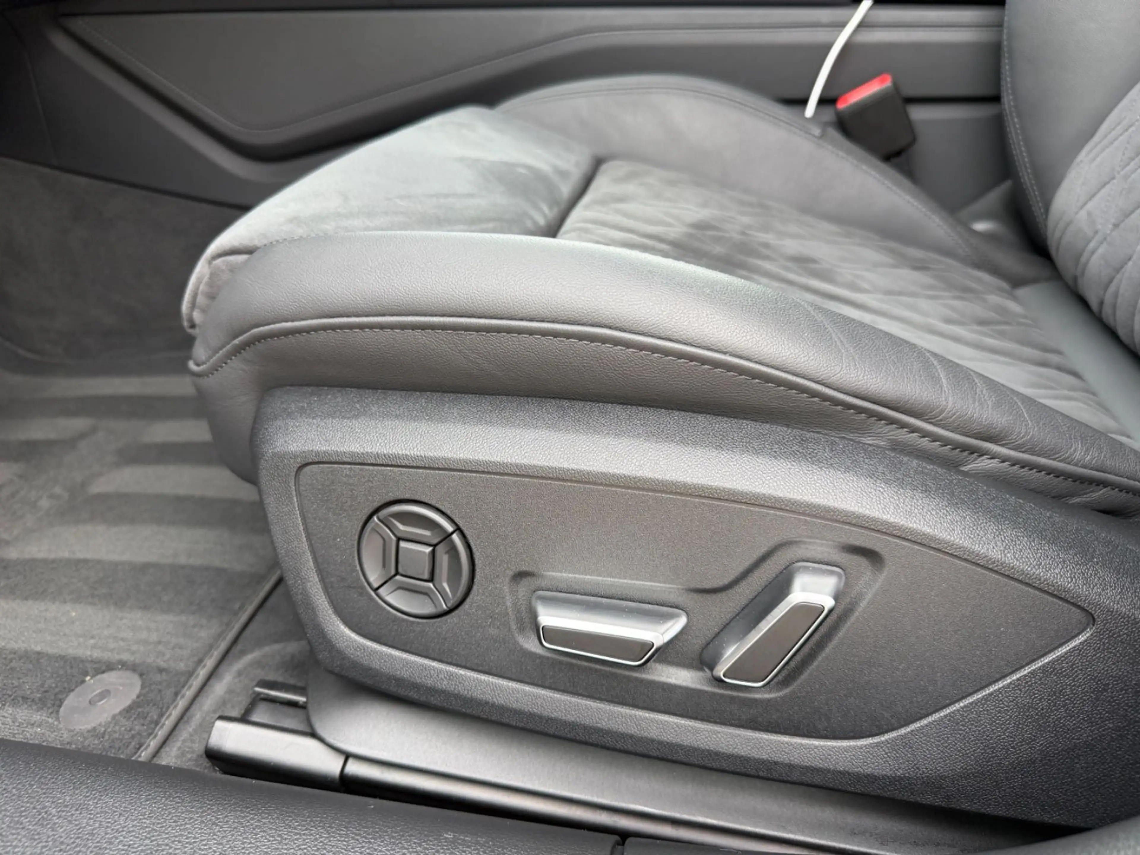 Audi RS6 Avant 4.0 TFSI quattro/360°/Pano/Memo/ACC — photo 13