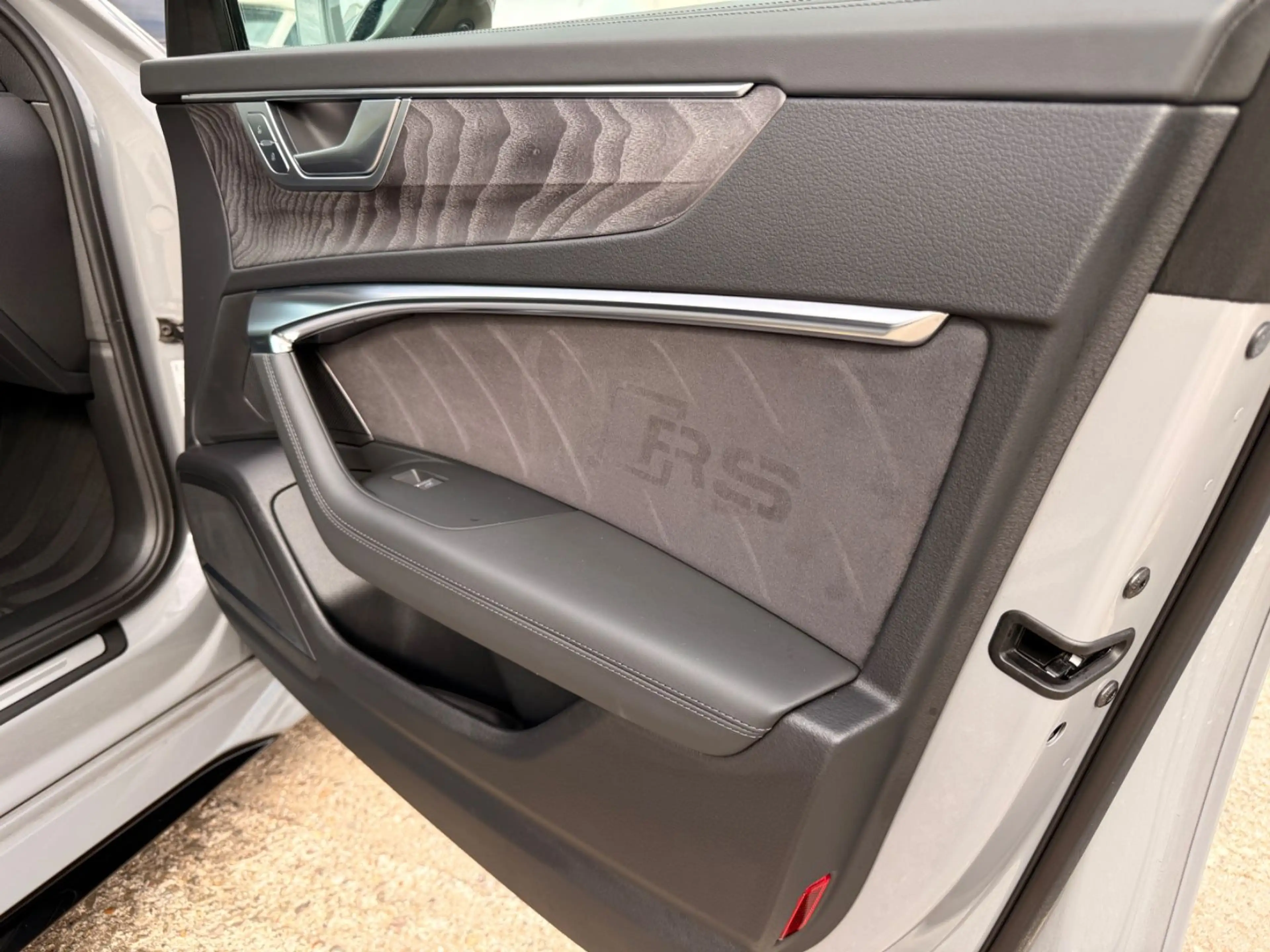 Audi RS6 Avant 4.0 TFSI quattro/360°/Pano/Memo/ACC — photo 25