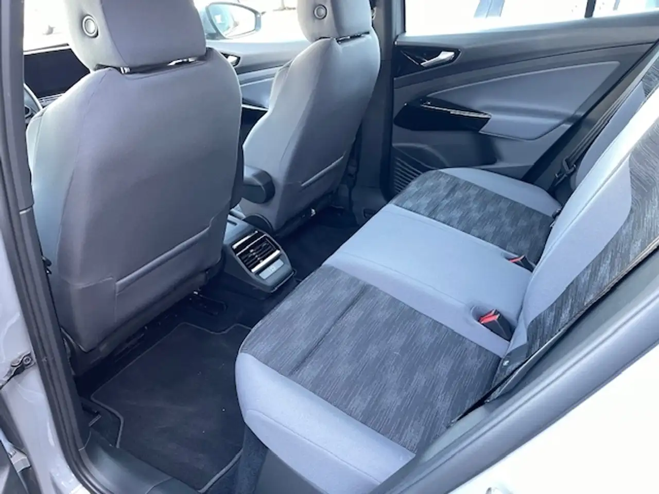 Volkswagen ID.4 Pure Navi LED Apple CarPlay Android Auto Klimaauto 9