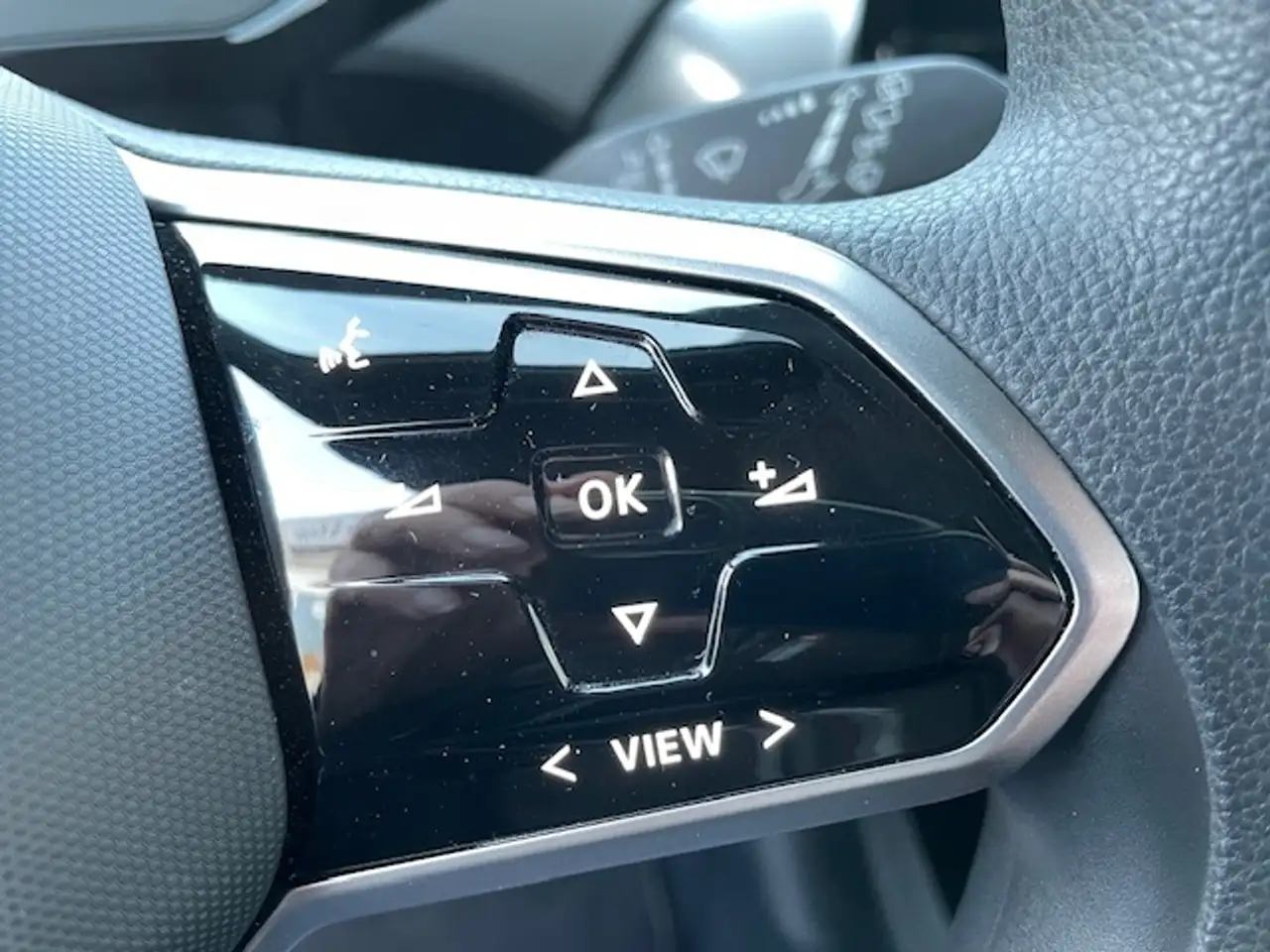 Volkswagen ID.4 Pure Navi LED Apple CarPlay Android Auto Klimaauto 14