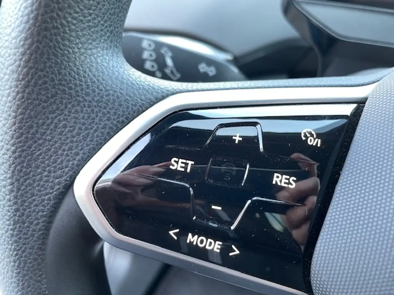 Volkswagen ID.4 Pure Navi LED Apple CarPlay Android Auto Klimaauto 13