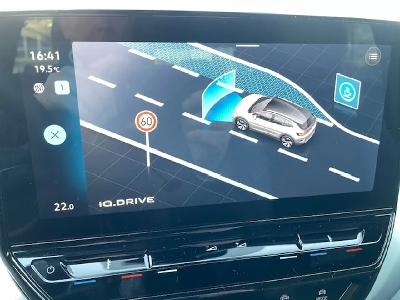 Volkswagen ID.4 Pure Navi LED Apple CarPlay Android Auto Klimaauto 22