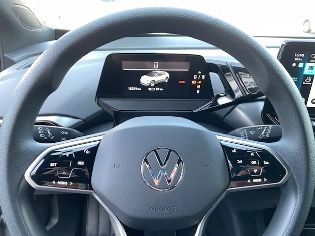 Volkswagen ID.4 Pure Navi LED Apple CarPlay Android Auto Klimaauto 12